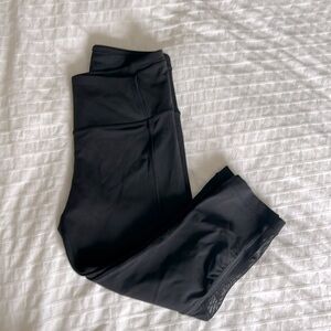 Like new lululemon crops